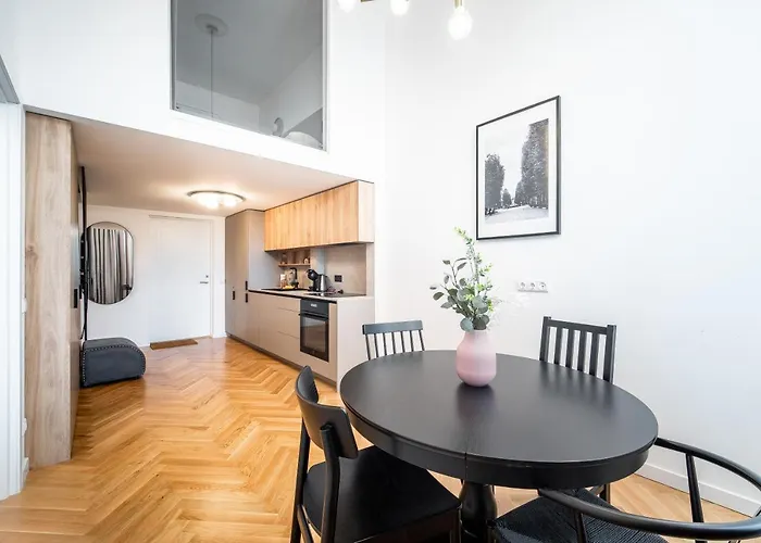 Owl Jazz - Luxury In The Heart Of The Κάουνας