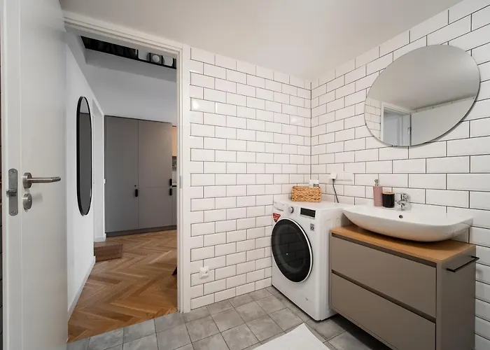 Owl Jazz - Luxury In The Heart Of The Kaunas