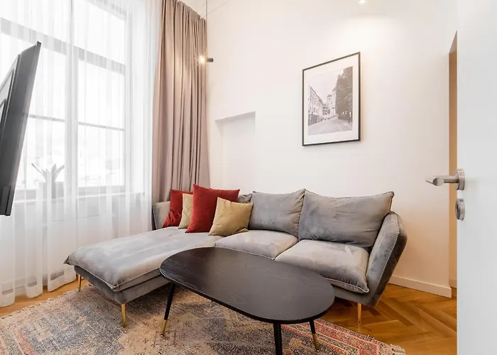 Owl Jazz - Luxury In The Heart Of The Appartement