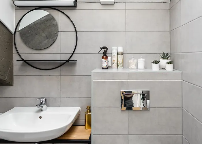 Owl Jazz - Luxury In The Heart Of The Κάουνας